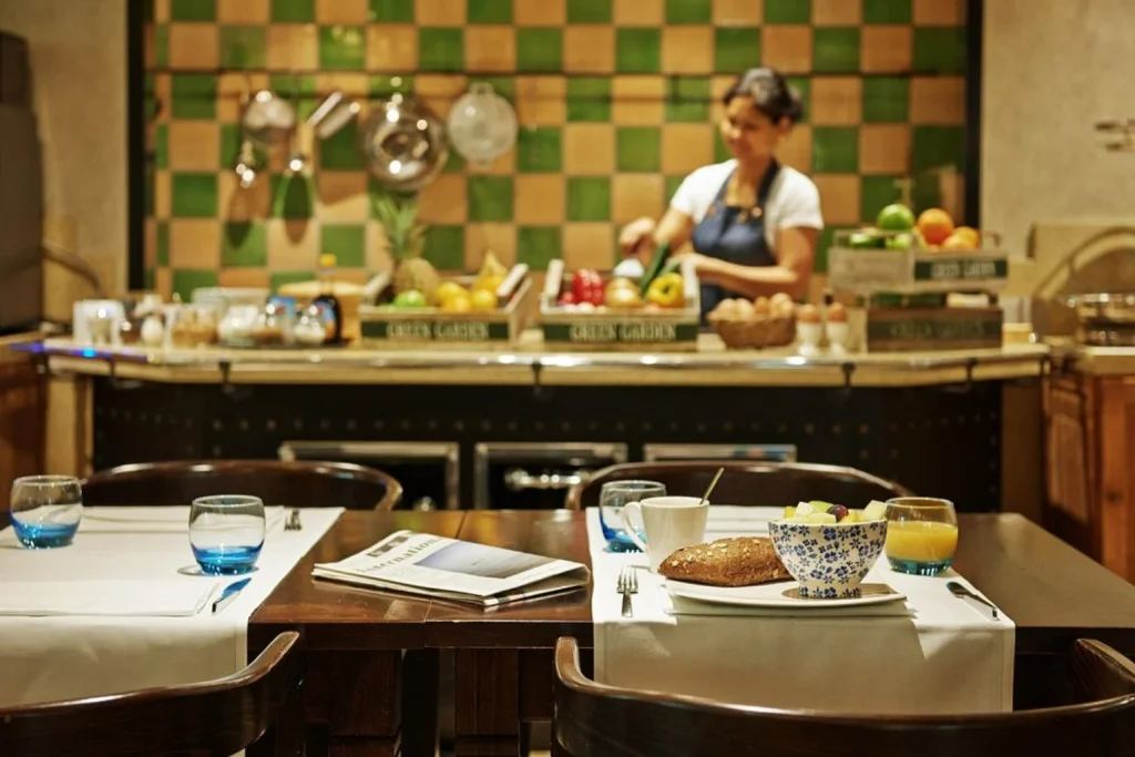 Breakfast dining area with an open kitchen and freshly prepared food at Banks Mansion, Amsterdam