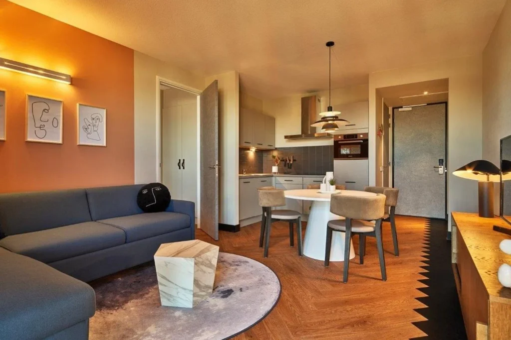 Spacious apartment at Cityden Stadshart featuring a fully equipped kitchen, dining area and contemporary living space