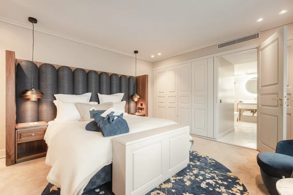 Elegant luxury hotel room with king-size bed, designer lighting and spacious ensuite bathroom at Seven One Seven in Amsterdam
