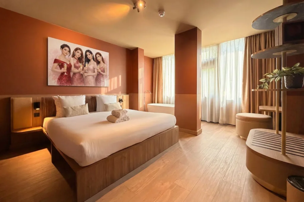 Stylish boutique hotel room with king-size bed and warm contemporary interior at De Pijp Boutique Hotel, Amsterdam