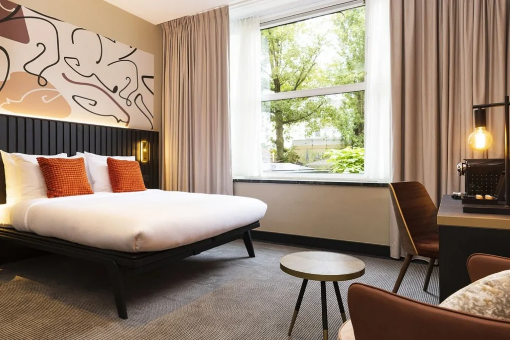 Stylish modern double room with large window near Vondelpark at Huygens Place Amsterdam, Amsterdam